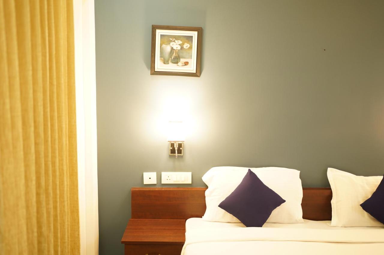 Hotel North Centre Kochi Zewnętrze zdjęcie