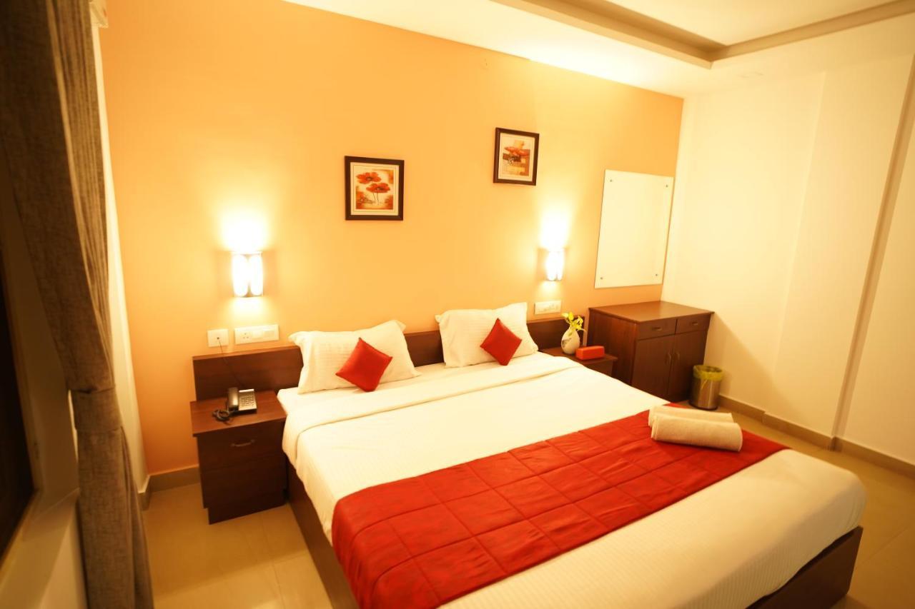 Hotel North Centre Kochi Zewnętrze zdjęcie