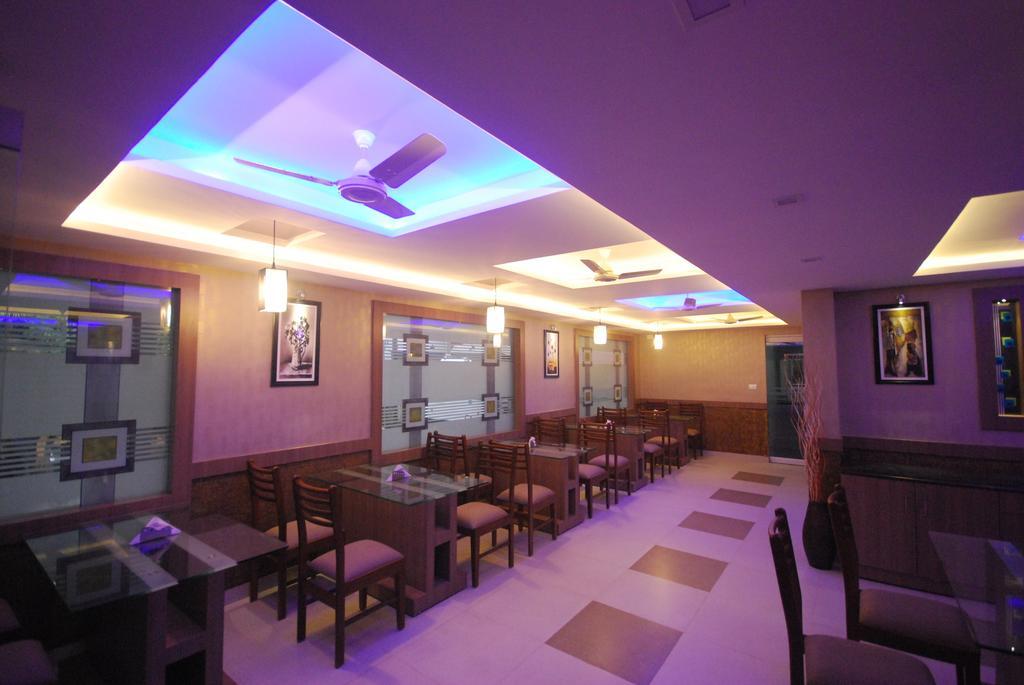 Hotel North Centre Kochi Zewnętrze zdjęcie