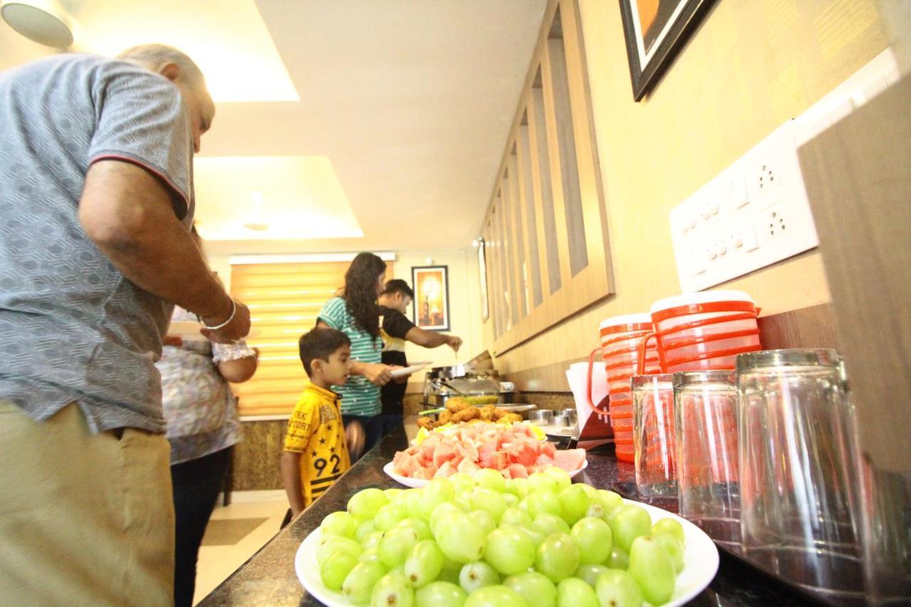 Hotel North Centre Kochi Zewnętrze zdjęcie